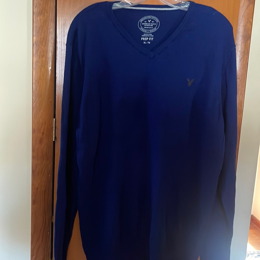 American Eagle Mens V-Neck Sweater Size XL.